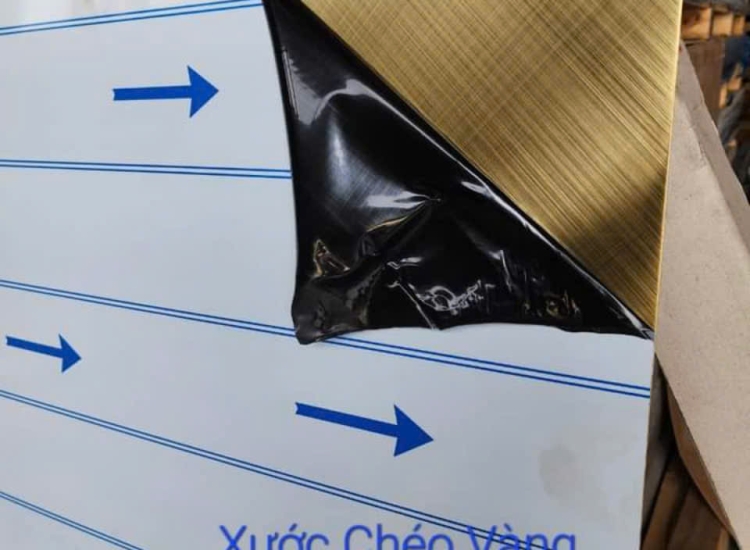 TẤM INOX XƯỚC CHÉO MÀU VÀNG