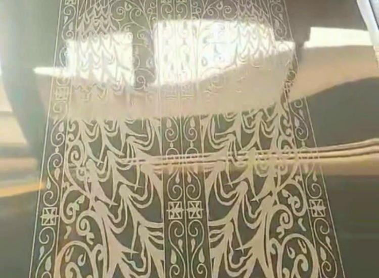 TẤM INOX HOA VĂN CON CÔNG VÀNG