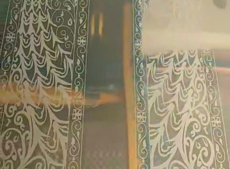 TẤM INOX HOA VĂN CON CÔNG VÀNG