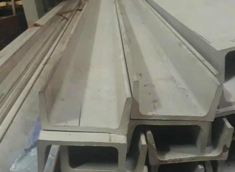 U ĐÚC INOX 304 - 200 x 100 x 10 x 6M