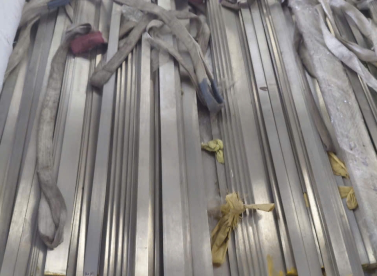 THANH LA ĐÚC 304 SỌC XƯỚC : 70 x 12 x 4000/6000MM/HL- LẬP LÀ INOX - Stainless Steel Bar Flat